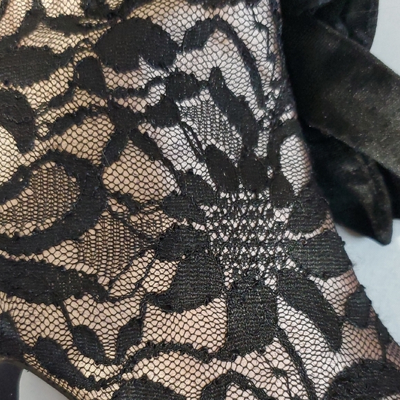 Joyfolie NWOT Black and Tan Lace Heeled Velvet Bow Candence Boots Sz 8 *flaw - Picture 7 of 10